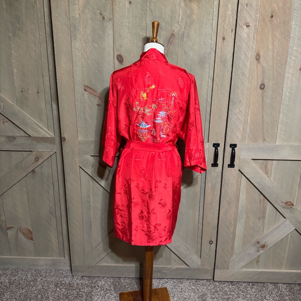 Vintage 100% pure silk robe with Asian embroidery Size Medium Made in Shanghai - Picture 6 of 15